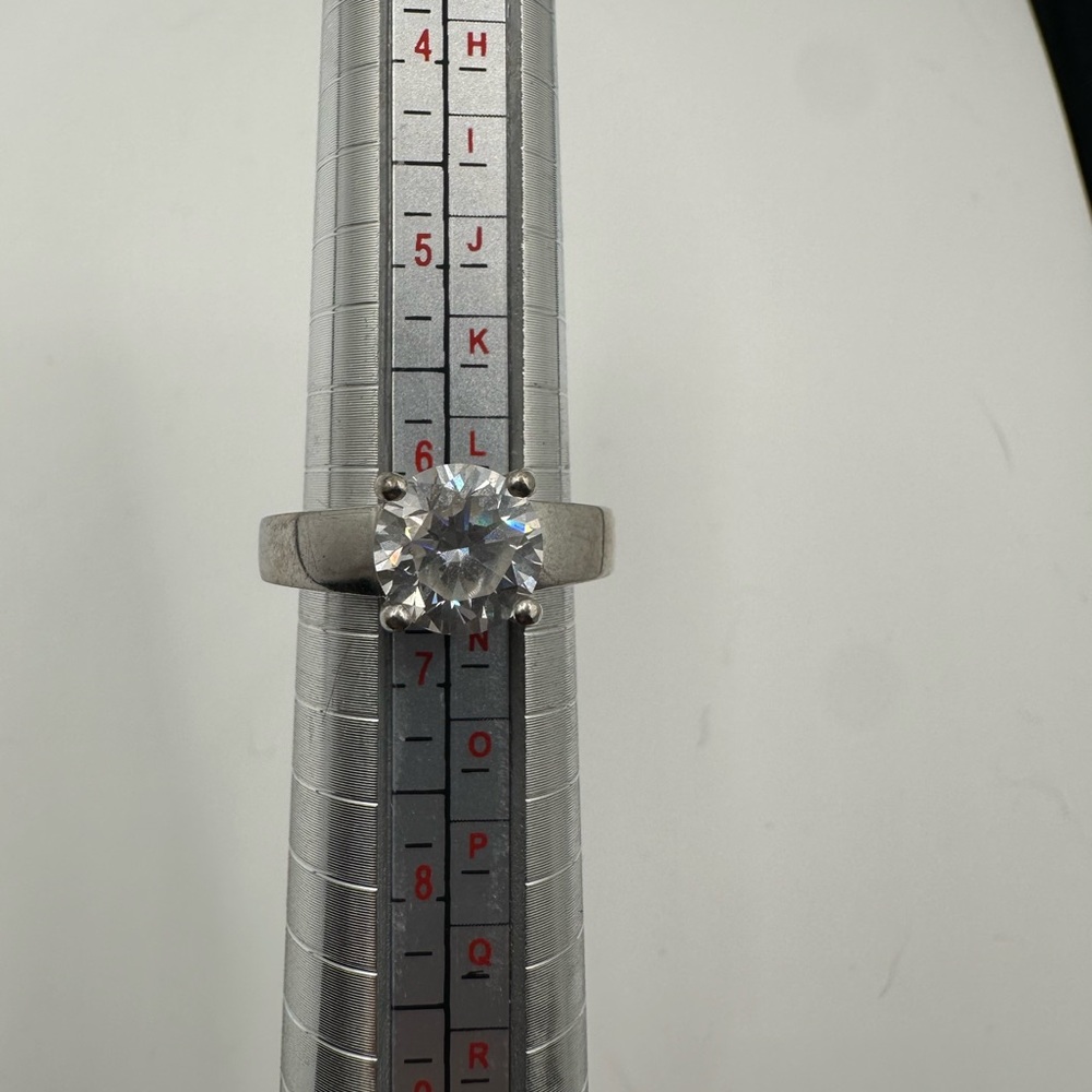 Elegant White Gold/Silver Cubic Zirconia Solitair… - image 2